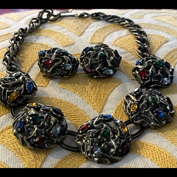 Jewelry - Beautiful vintage chunky ornate intricate silver tone jeweled necklace earrings